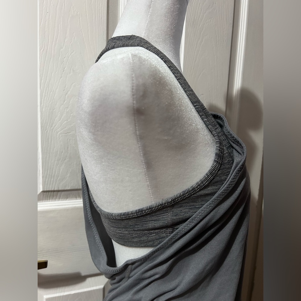 Lululemon Muscle Tee - Picture 4 of 5